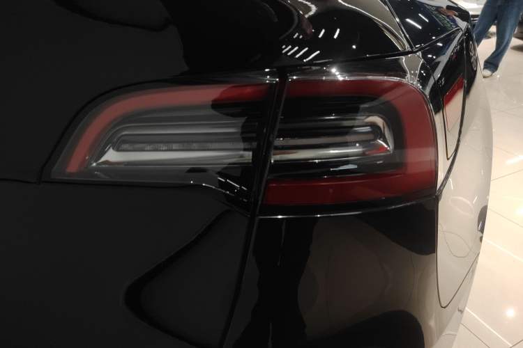 Used Tesla Model Y 2023 Rear-Wheel-Drive Version
