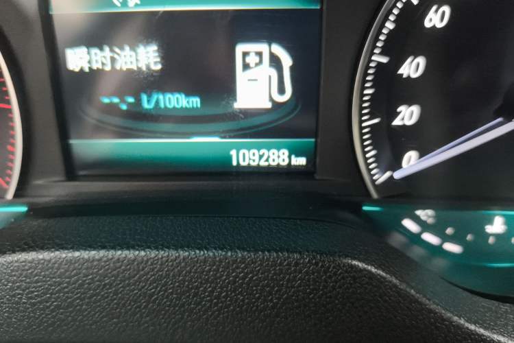 Used Buick GT 2016 15N Manual Elite Edition Odometer Close Up