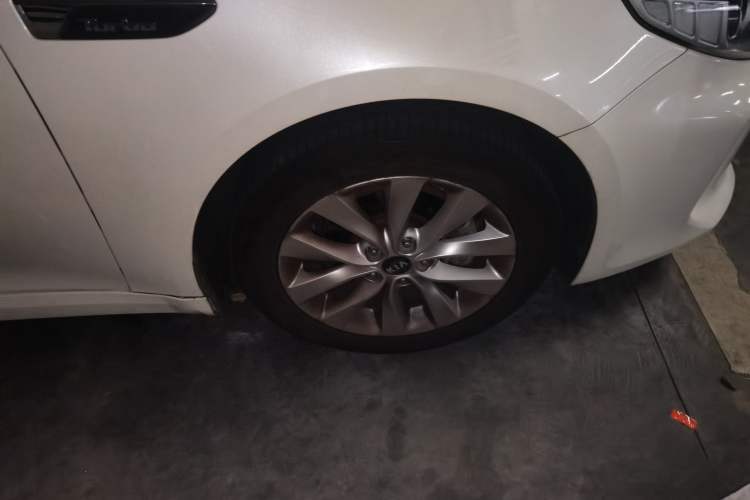 Used Kia K5 2016 1.6T Automatic LUX Right Front Wheel Hub