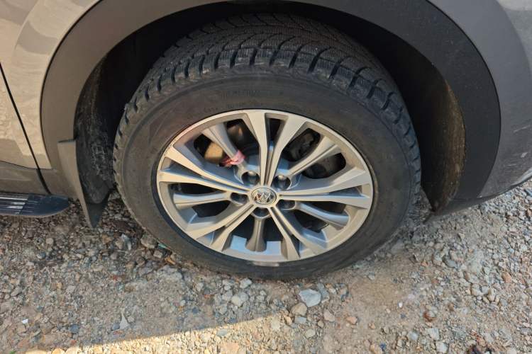 Used Buick Envision 2021 Encore Plus 652T Five-Seat All-Wheel-Drive Luxury Model Right Front Wheel Hub