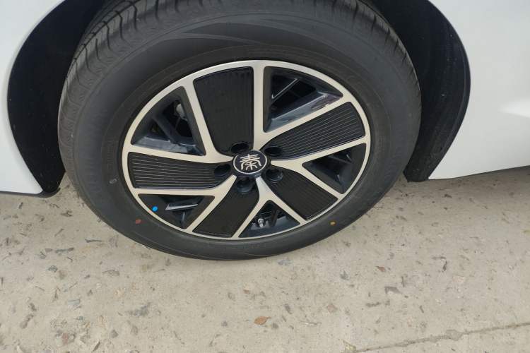 Used BYD Qin L 2025 DM-i Smart Drive 80KM Superior Model Right Rear Wheel Hub