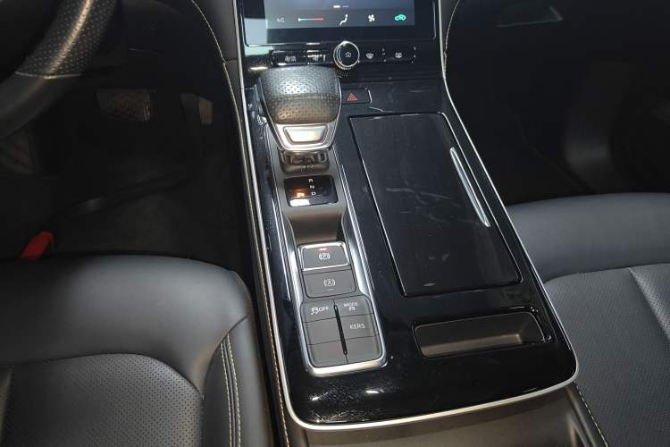 Used Roewe i6 MAX New Energy 2022 EV 500 Grand Touring Edition with Sunroof
