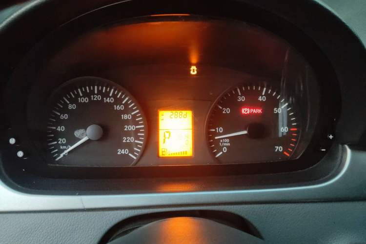 Used Mercedes-Benz Vito 2011 2.5L Elite Edition Instrument Cluster