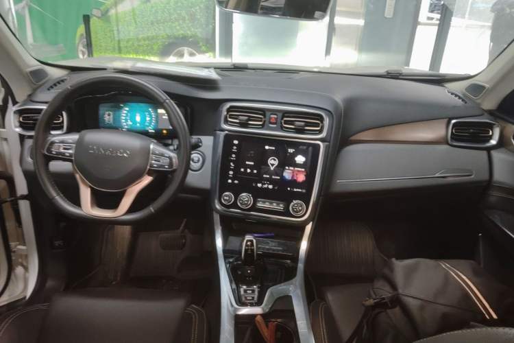 Used Lynk & Co 01 2019 2.0T Two-Wheel-Drive Pro Version China V Standard Center Console