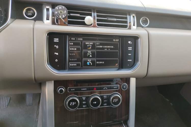 Used Land Rover Range 2014 3.0 TDV6 Vogue Audio And AC Panel