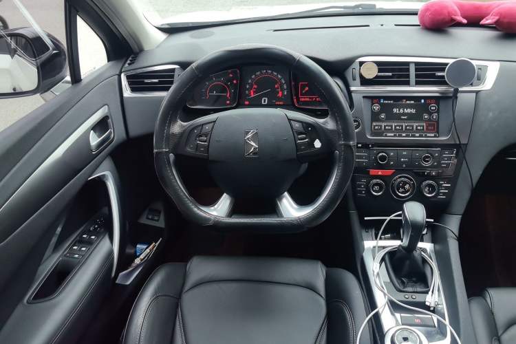 Used DS 6 2016 1.6T Luxury Edition THP160 Steering Wheel