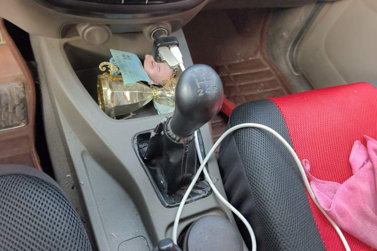 Used Wuling Rongguang V 2015 1.2L Practical Model
