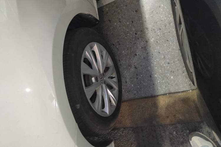 Used Volkswagen Lavida 2017 1.6L Automatic Comfort Edition Left Front Wheel Hub