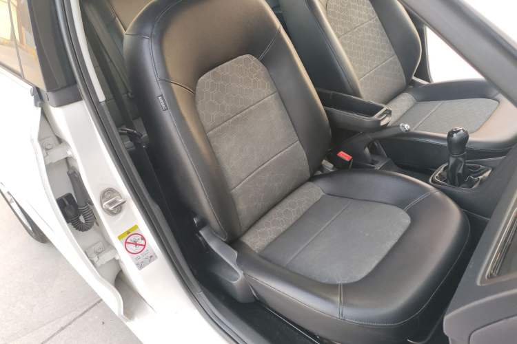 Used Volkswagen Santana 2015 1.6L Manual Comfort Edition
