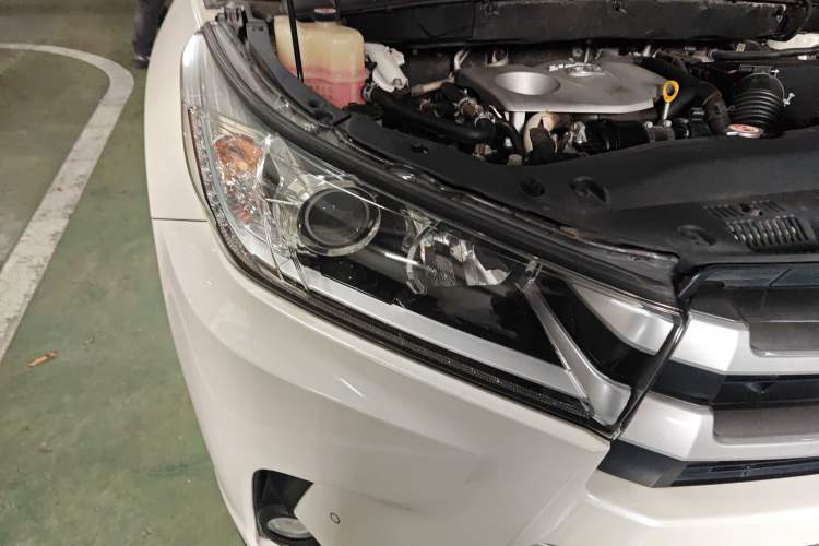 Used Toyota Highlander 2018 2.0T Four-Wheel Drive Luxury Version 7 Seats China VI Standard
