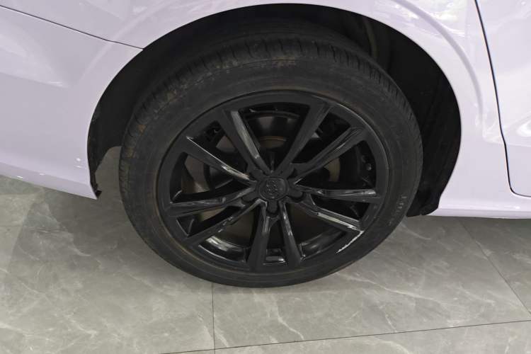 Used Audi A3 2017 Limousine 35 TFSI Ambition Edition Right Rear Wheel Hub