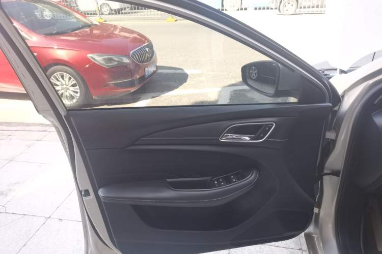 Used Roewe i5 2020 1.5L Automatic 4G Connect Luxury Flagship Edition