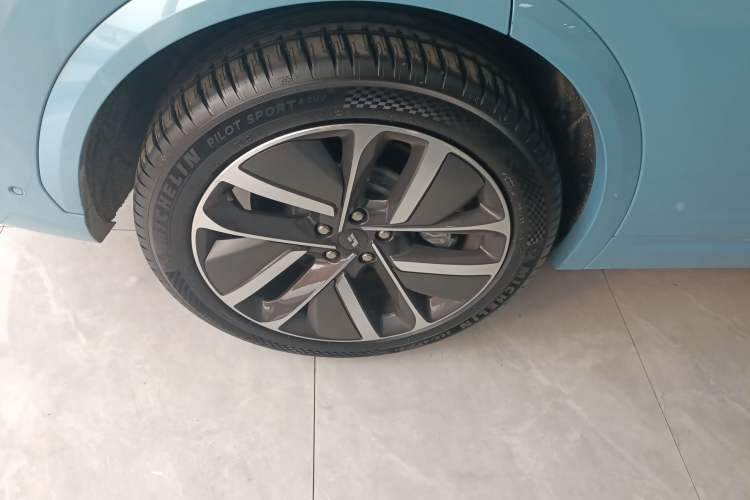 Used Li Auto L7 2024 Ultra Model Right Rear Wheel Hub