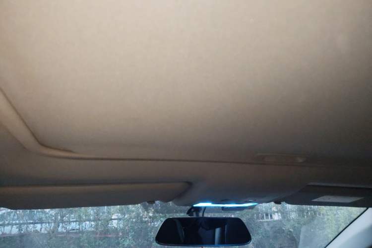 Used Toyota RAV4 2015 2.0L CVT Two-Wheel Drive Fashion Edition Headliner