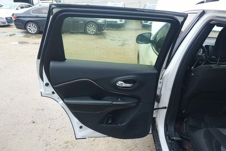 Used Jeep Cherokee 2016 2.0L Smart Version