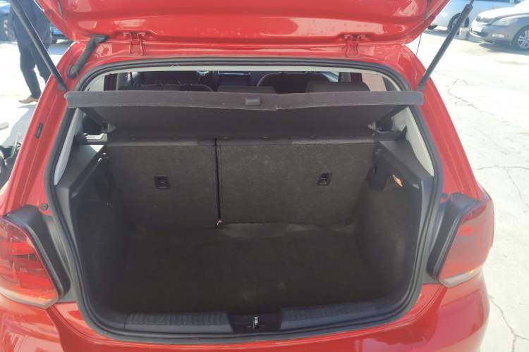 Used Volkswagen Polo 2016 1.6L Automatic Comfort Model
