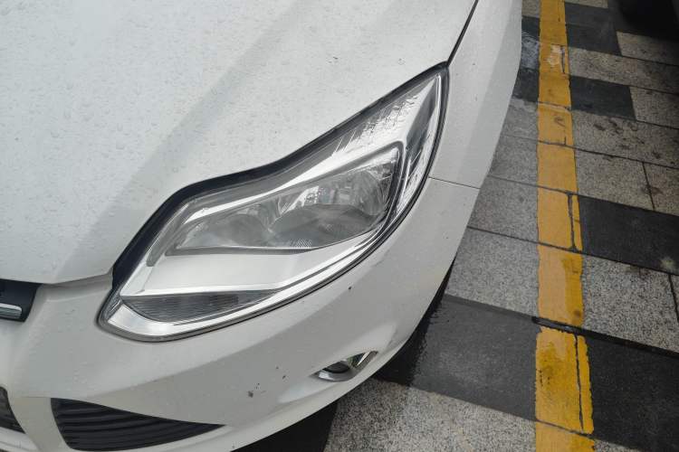 Used Ford Focus 2012 Sedan 1.6L Automatic Fashion Edition