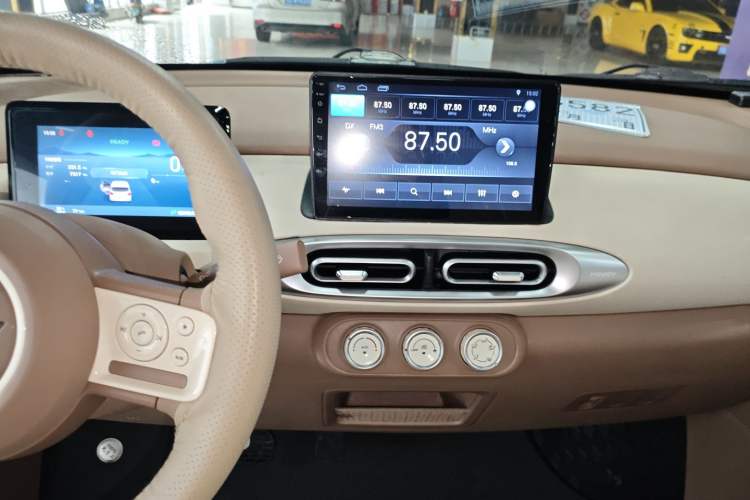 Used Wuling Hongguang MINIEV 2025 Four-Door Version Advanced Edition Audio And AC Panel