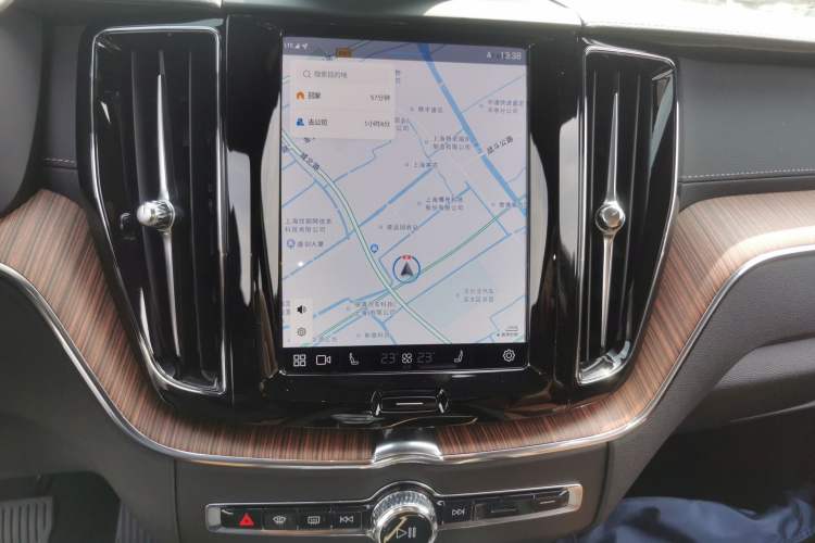 Used Volvo XC60 2025 B5 Four-Wheel Drive Smart & Advanced Luxury Edition Audio And AC Panel