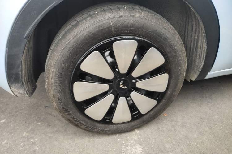 Used Wuling Bingo 2025 333 km Lingxi Deluxe Edition Right Rear Wheel Hub