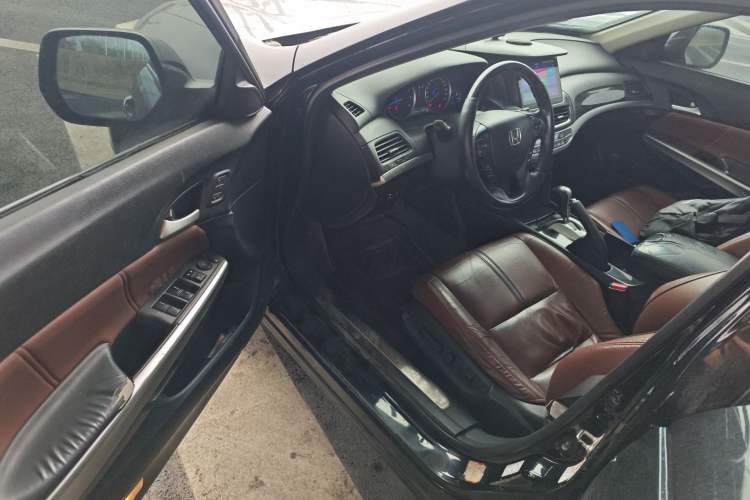 Used Honda Crosstour 2014 3.0L AWD Prestige Navigation Edition Driver Seat