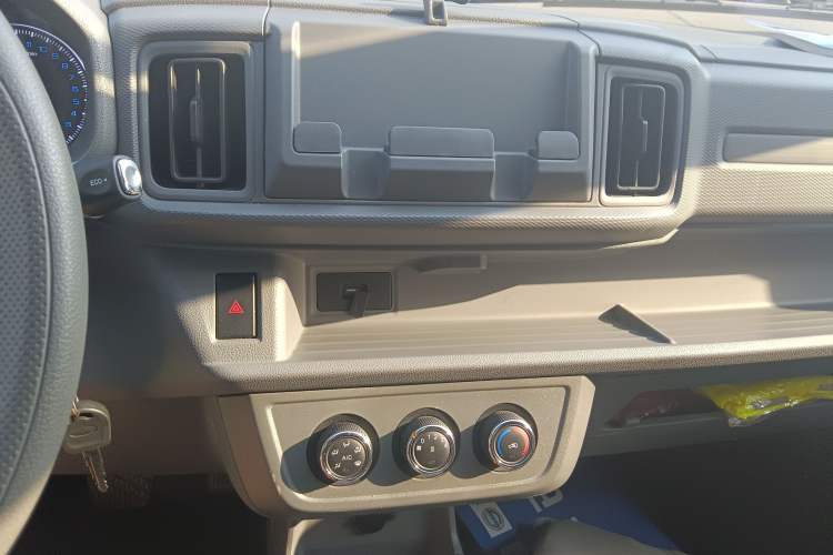 Used Karry Jiangtun E5 2024 268 km Range Open-Window 6-Seater Version
