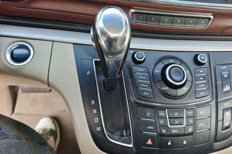 Used Buick GL8 2014 3.0L GT Luxury Business Haoya Edition