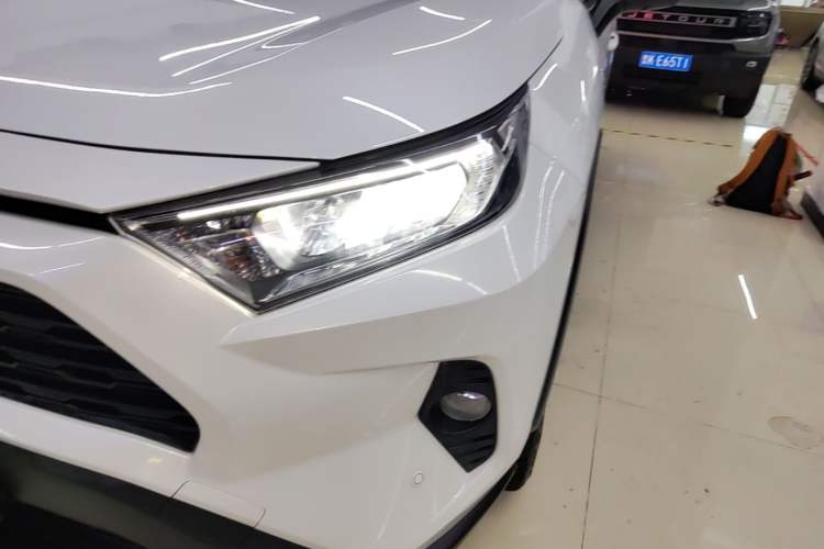 Used Toyota RAV4 2020 Dual-Engine 2.5L E-CVT 4x4 Elite PLUS Edition
