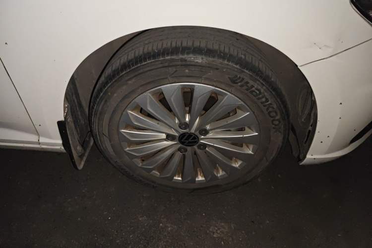 Used Volkswagen Lavida 2021 280TSI DSG Comfort Edition Right Front Wheel Hub