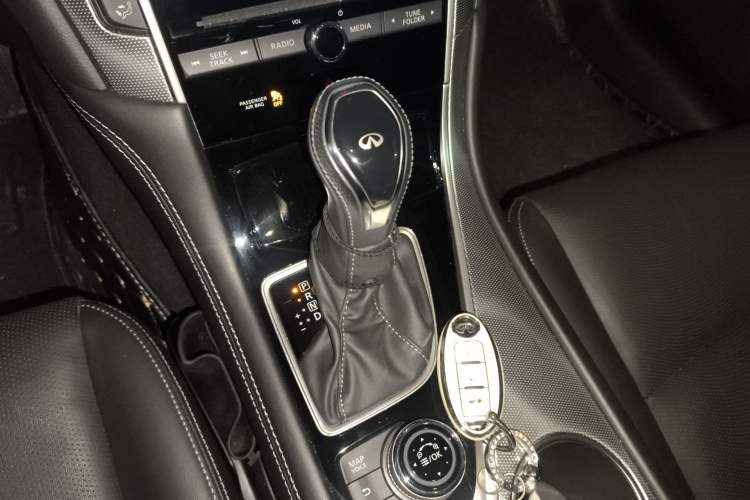 Used Infiniti Q50L 2018 2.0T Enjoyment Edition China V standard Gear Lever