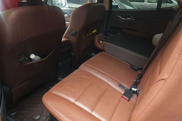 Used Isuzu mu-X 2020 1.9T Diesel Automatic 4x4 Enjoyment Edition 7 Seats China VI Standard
