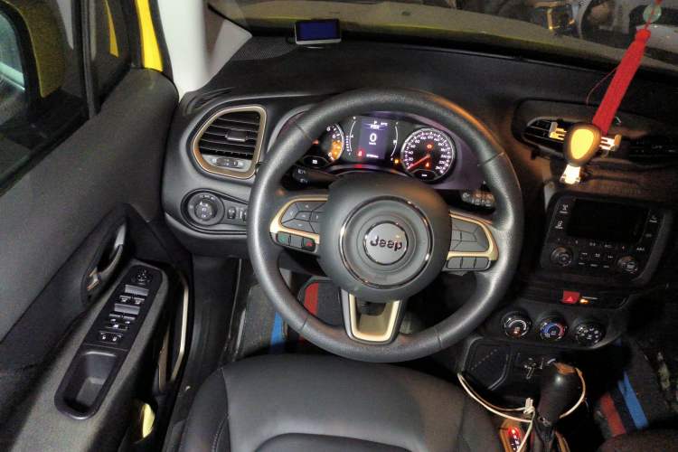 Used Jeep Renegade 2017 180T Automatic Kinetic Edition+ Steering Wheel