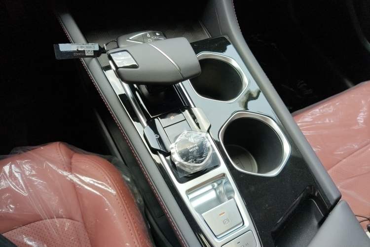 Used CHANGAN Eado 2025 PLUS 1.4T Dual-Clutch High-Energy Version Gear Lever