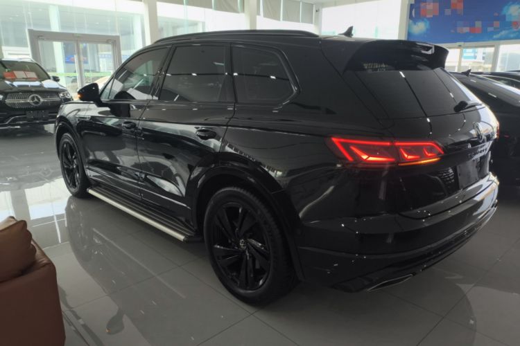 Used Volkswagen Touareg 2022 3.0 TSI Luxury Edition Black Diamond Sport Package
