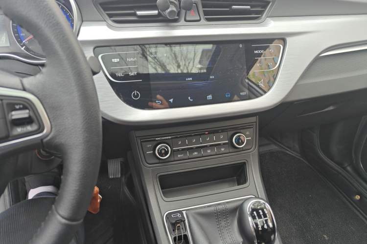 Used Geely Auto Vision 2019 Upgraded Model 1.5L Manual Luxury Version China VI Standard Audio And AC Panel