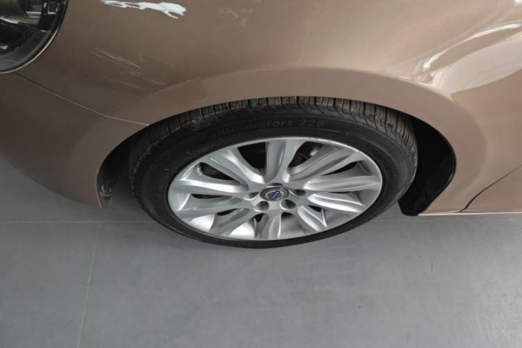 Used Volvo V40 2015 1.6T Zhiyi Edition
