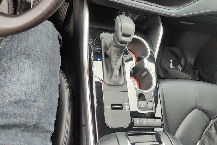 Used Toyota Highlander 2024 2.5L Smart Electric Hybrid Dual-Engine Two-Wheel Drive Elite Version 7 Seats Gear Lever