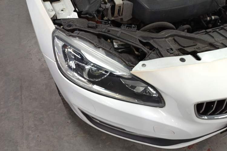 Used Volvo S60 2016 S60L T5 Intelligent Drive Edition Right Front Headlight