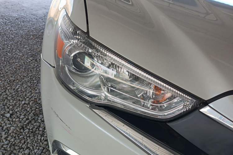 Used Mitsubishi ASX 2018 2.0L CVT Two-Wheel Drive Deluxe Edition Right Front Headlight