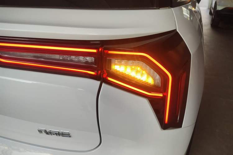 Used Geometry E Firefly 2024 301km Flowing Light