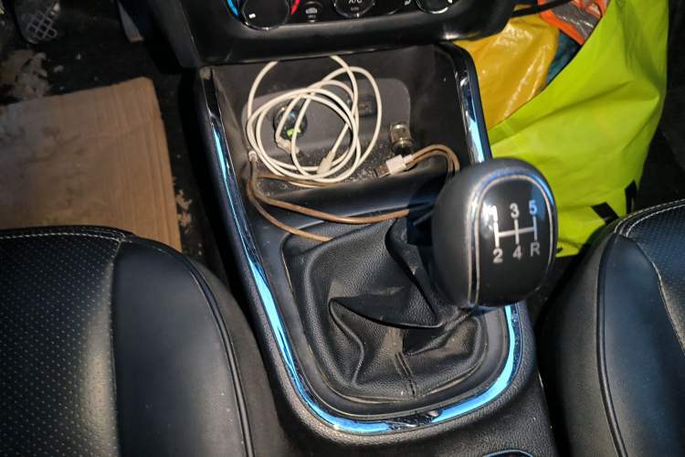 Used Jinbei Gold Hiace 2021 1.6L Box Van Travel Lion 2-Seater Gear Lever