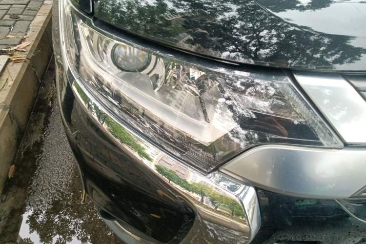 Used Mitsubishi Outlander 2019 2.0L Two-Wheel Drive Comfort Edition 7 Seats China V Emission Standard