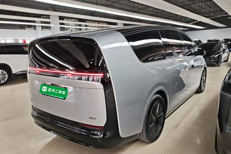 Used Li Auto MEGA 2024 Ultra Model

