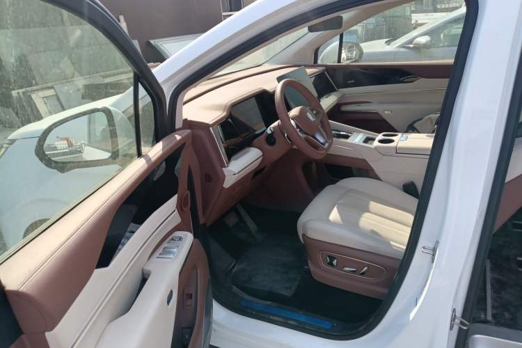 Used BYD Xia 2025 DM-i 1.5T 180km Excellence Model Driver Seat