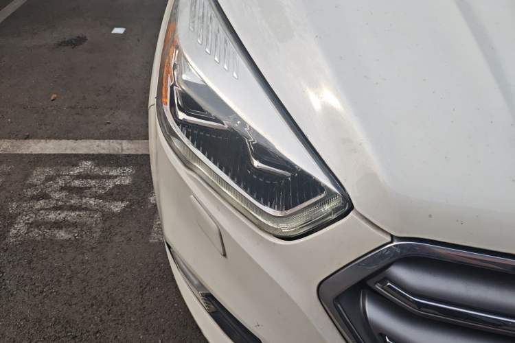 Used Ford Kuga 2017 EcoBoost 245 Four-Wheel Drive Titanium Edition Right Front Headlight