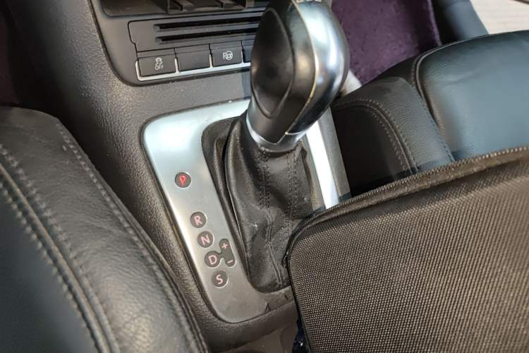 Used Volkswagen Golf 2011 1.4TSI Cross Golf Gear Lever