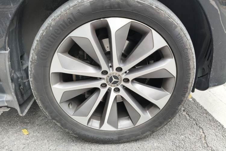 Used Mercedes-Benz GLE 2018 GLE 320 4MATIC Luxury Collection Edition Right Front Wheel Hub