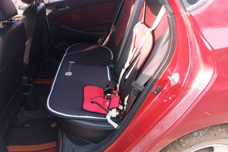 Used Hyundai Verna Ray 2016 1.4L Automatic Leading-Edge GLX