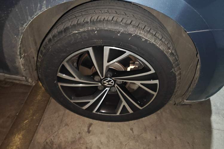 Used Volkswagen Variant 2016 380TSI Two-Wheel-Drive Style Edition Right Front Wheel Hub