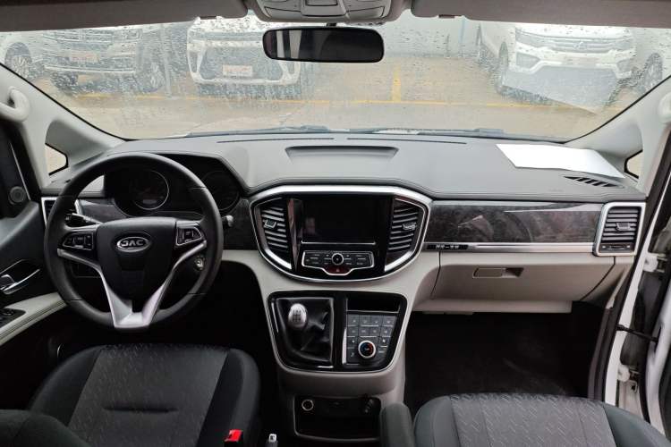 Used JAC Refine M4 2016 2.0L Manual Luxury Version